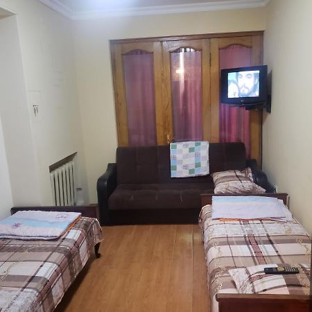 Intercity Hostel バトゥーミ エクステリア 写真
