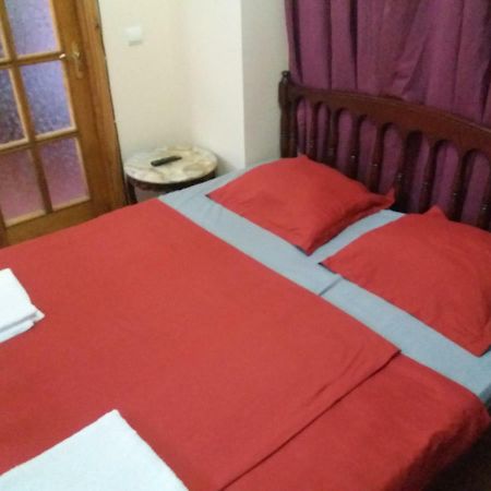 Intercity Hostel バトゥーミ エクステリア 写真