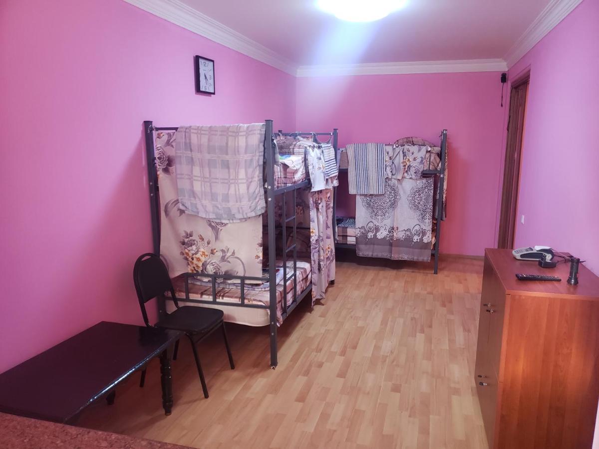 Intercity Hostel バトゥーミ エクステリア 写真