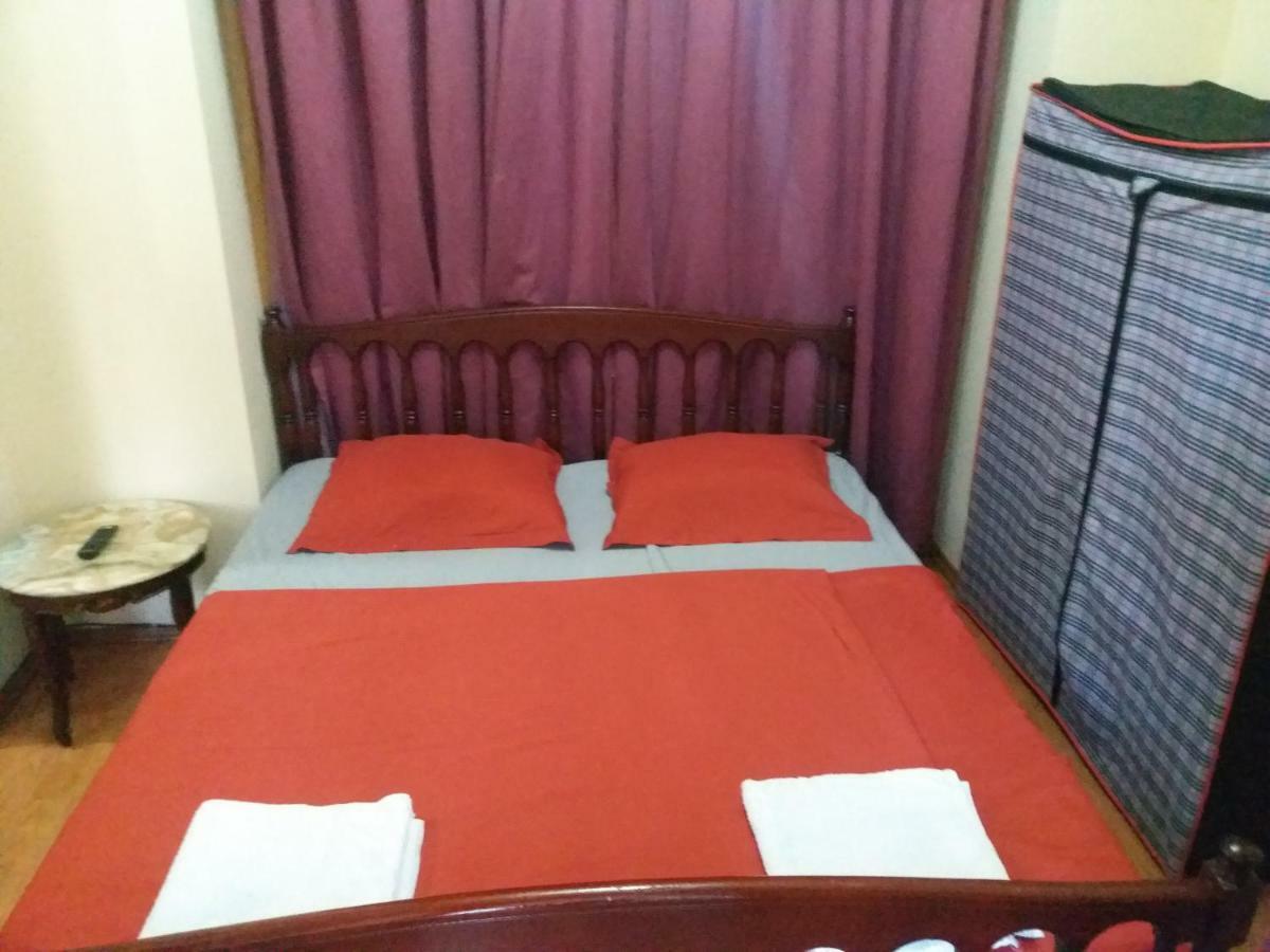 Intercity Hostel バトゥーミ エクステリア 写真