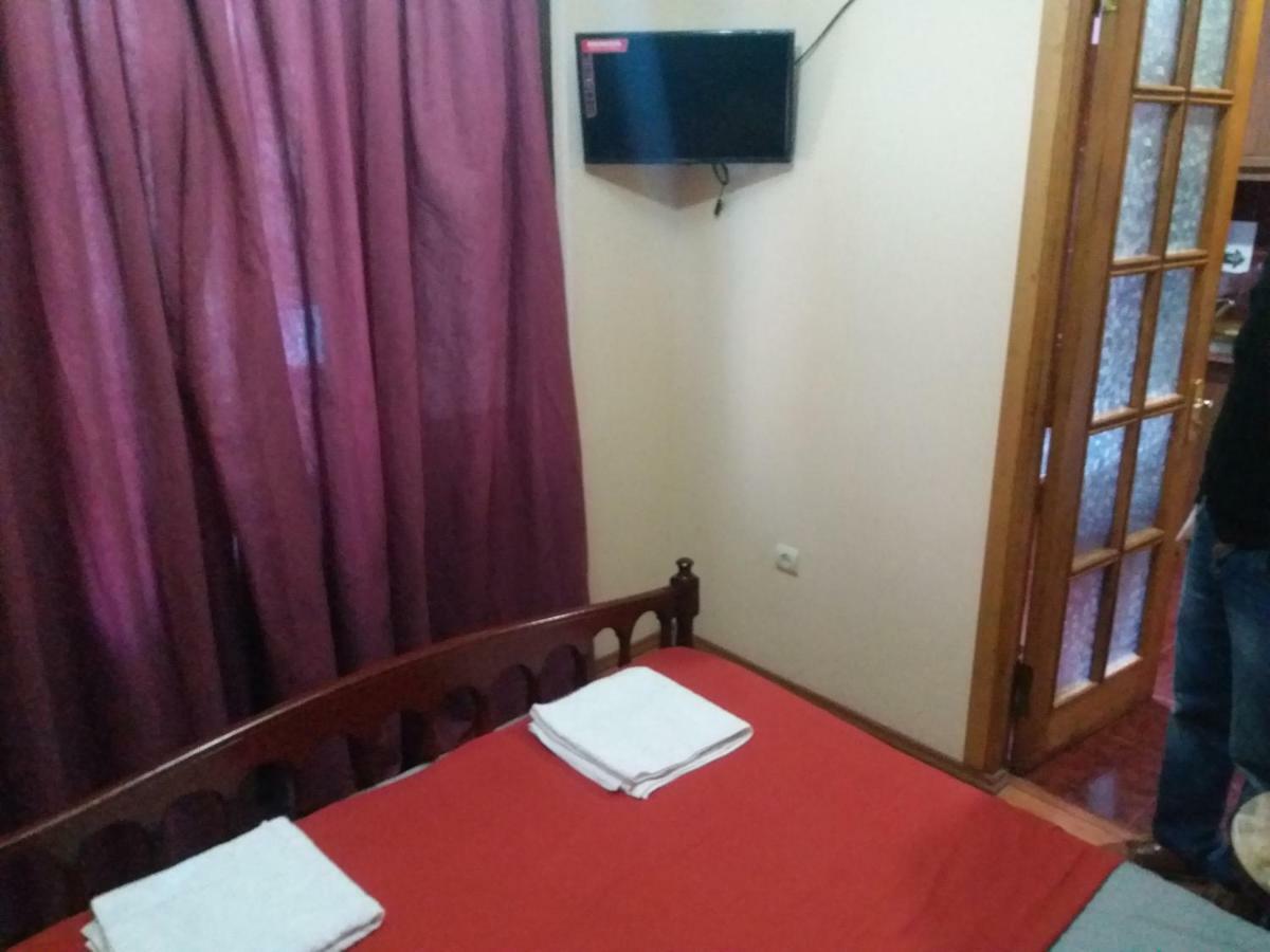 Intercity Hostel バトゥーミ エクステリア 写真