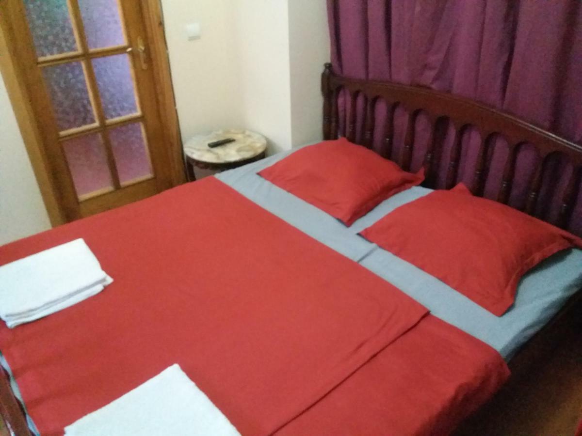 Intercity Hostel バトゥーミ エクステリア 写真